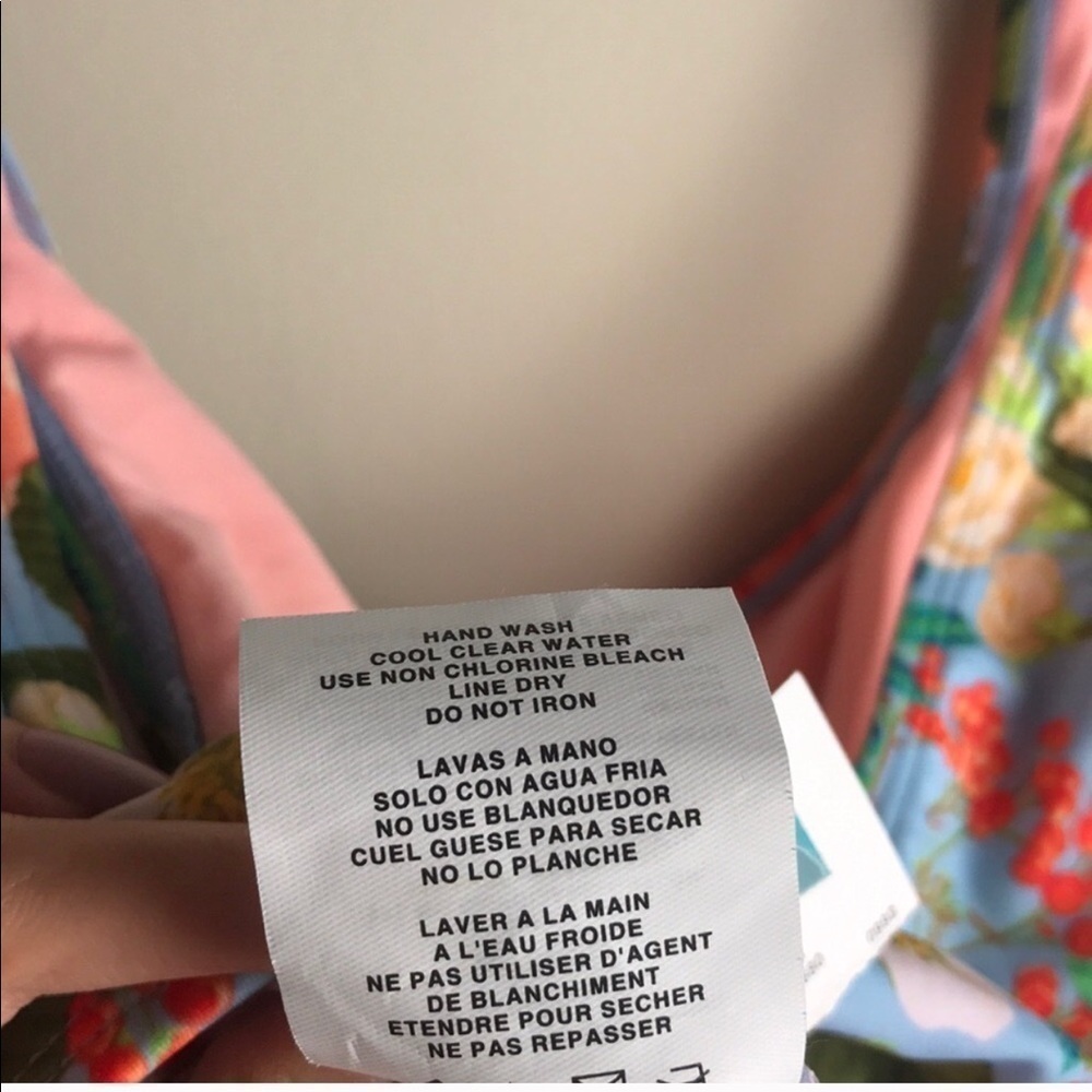 Beach Betty by Miracle Brand Blue Mutli Swim Top Flowers Hibiscus Tropical - Picture 8 of 8